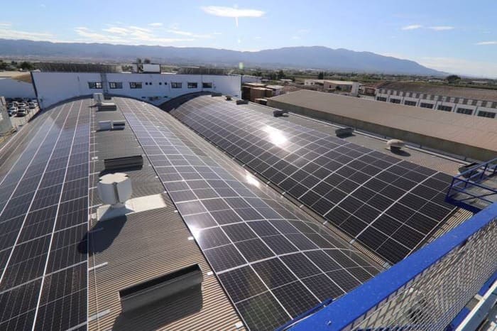 Energía solar fotovoltaica en almacenes y logística