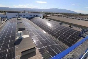 Energía solar fotovoltaica en almacenes y logística